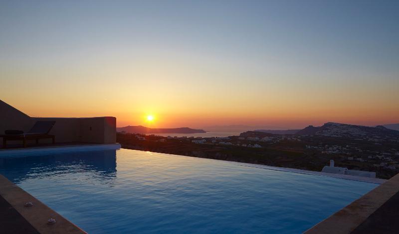 North Santorini A Luxury Spa Hotel Pýrgos Zewnętrze zdjęcie